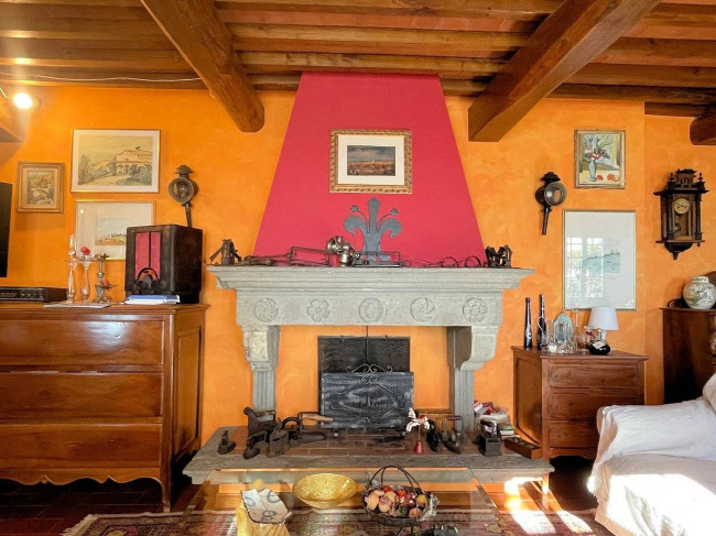 Villa in stile rustico Toscano con parco e suggestiva vista panoramica in vendita a Montecatini-Terme