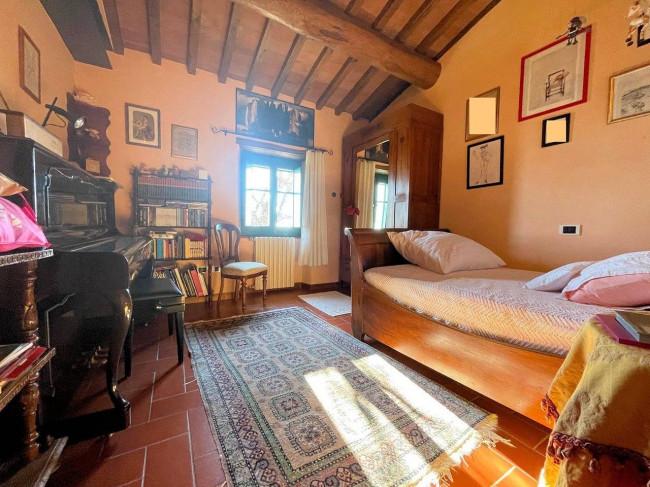 Villa in stile rustico Toscano con parco e suggestiva vista panoramica in vendita a Montecatini-Terme
