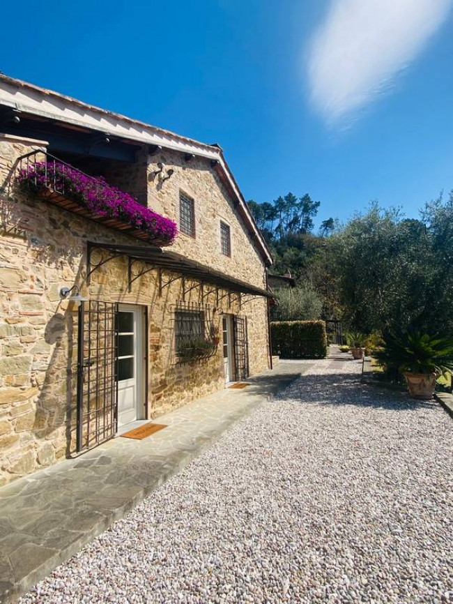 Bellissimo rustico in stile Toscano con parco piscina e suggestiva vista panoramica in vendita a Pescaglia