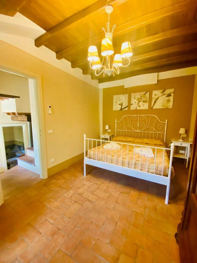 Bellissimo rustico in stile Toscano con parco piscina e suggestiva vista panoramica in vendita a Pescaglia