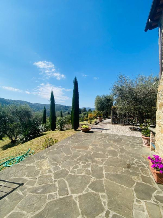 Bellissimo rustico in stile Toscano con parco piscina e suggestiva vista panoramica in vendita a Pescaglia