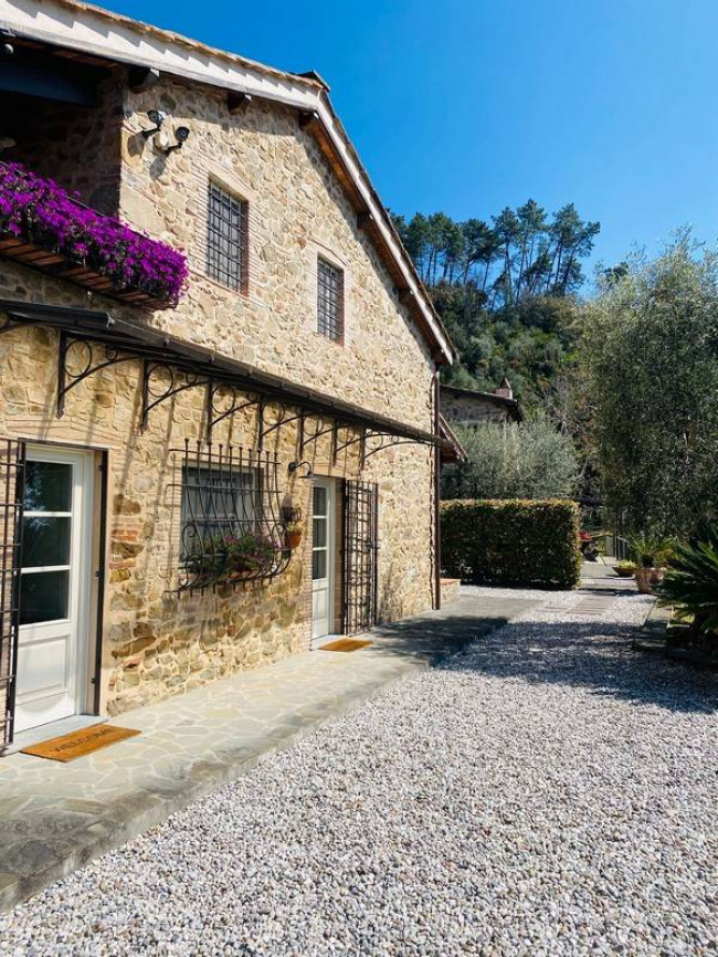 Bellissimo rustico in stile Toscano con parco piscina e suggestiva vista panoramica in vendita a Pescaglia