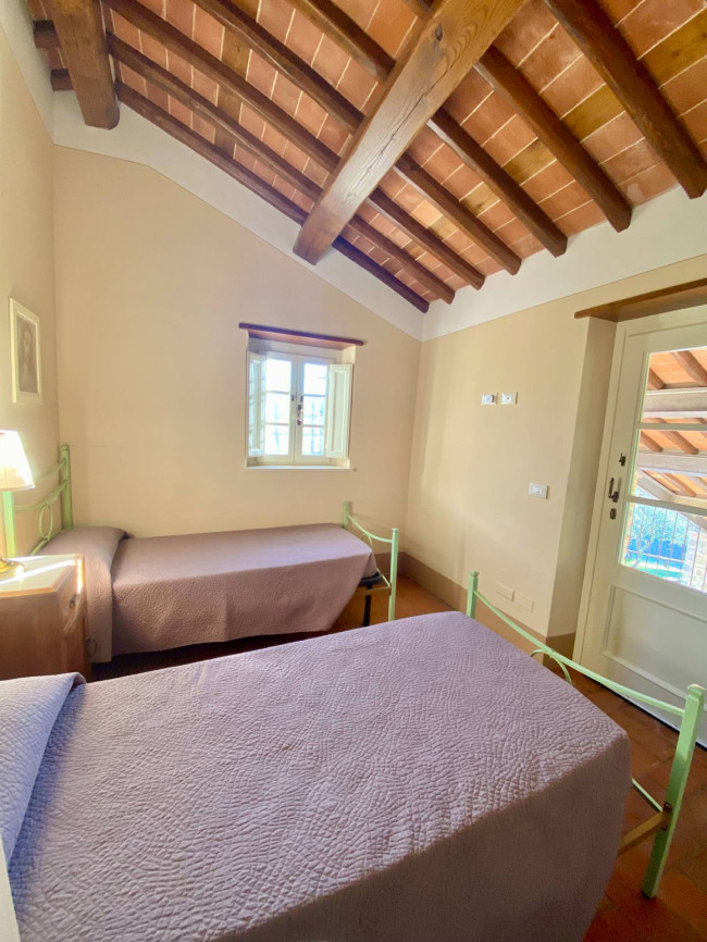 Bellissimo rustico in stile Toscano con parco piscina e suggestiva vista panoramica in vendita a Pescaglia