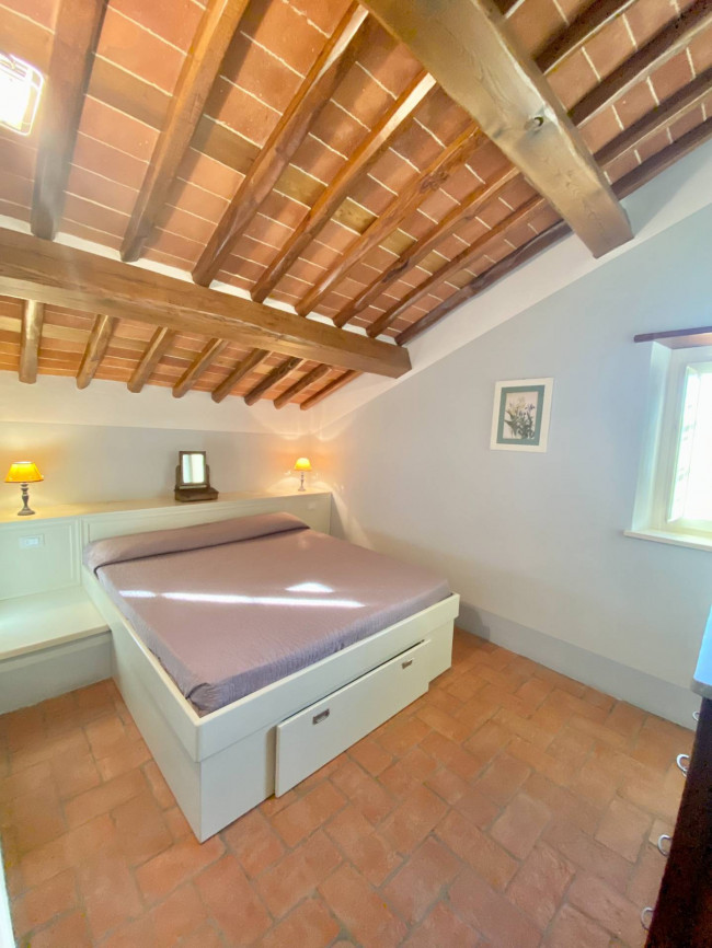 Bellissimo rustico in stile Toscano con parco piscina e suggestiva vista panoramica in vendita a Pescaglia