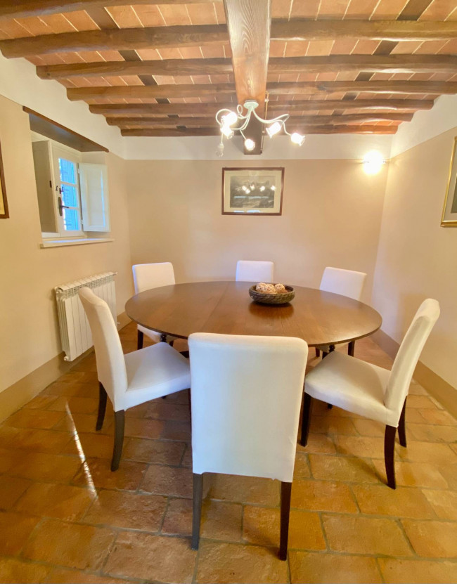 Bellissimo rustico in stile Toscano con parco piscina e suggestiva vista panoramica in vendita a Pescaglia