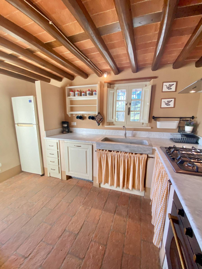 Bellissimo rustico in stile Toscano con parco piscina e suggestiva vista panoramica in vendita a Pescaglia
