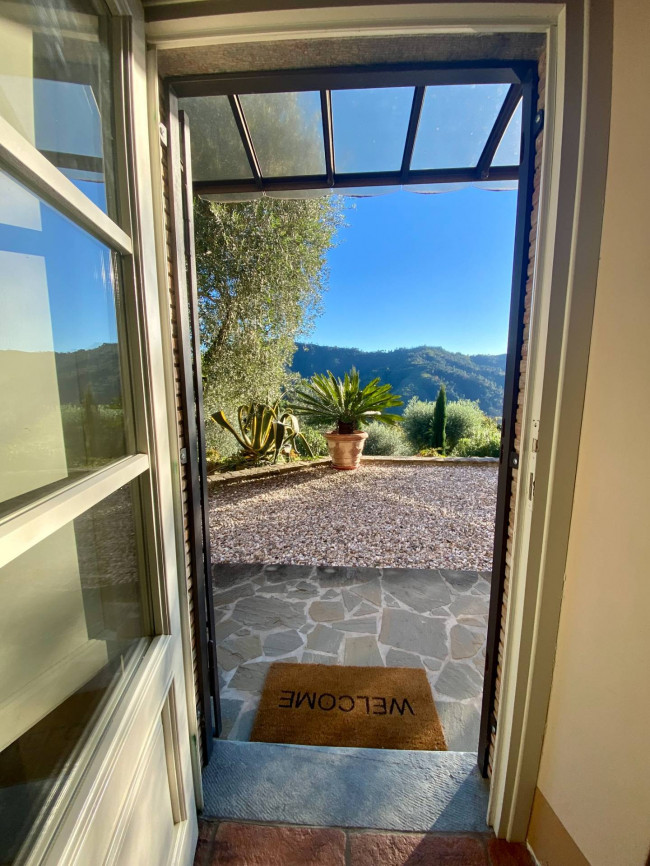 Bellissimo rustico in stile Toscano con parco piscina e suggestiva vista panoramica in vendita a Pescaglia