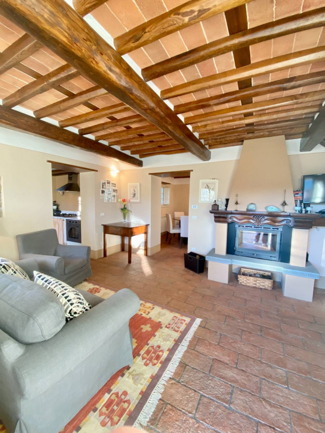 Bellissimo rustico in stile Toscano con parco piscina e suggestiva vista panoramica in vendita a Pescaglia