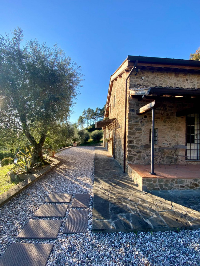 Bellissimo rustico in stile Toscano con parco piscina e suggestiva vista panoramica in vendita a Pescaglia