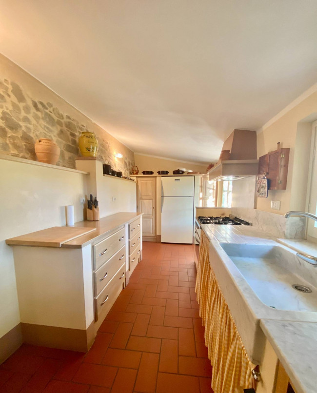 Bellissimo rustico in stile Toscano con parco piscina e suggestiva vista panoramica in vendita a Pescaglia