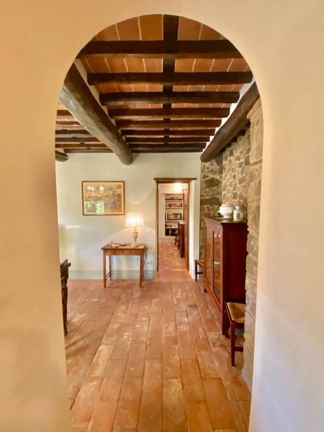 Bellissimo rustico in stile Toscano con parco piscina e suggestiva vista panoramica in vendita a Pescaglia