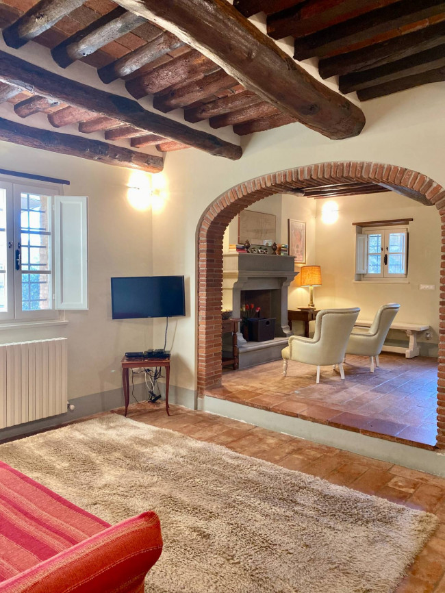 Bellissimo rustico in stile Toscano con parco piscina e suggestiva vista panoramica in vendita a Pescaglia