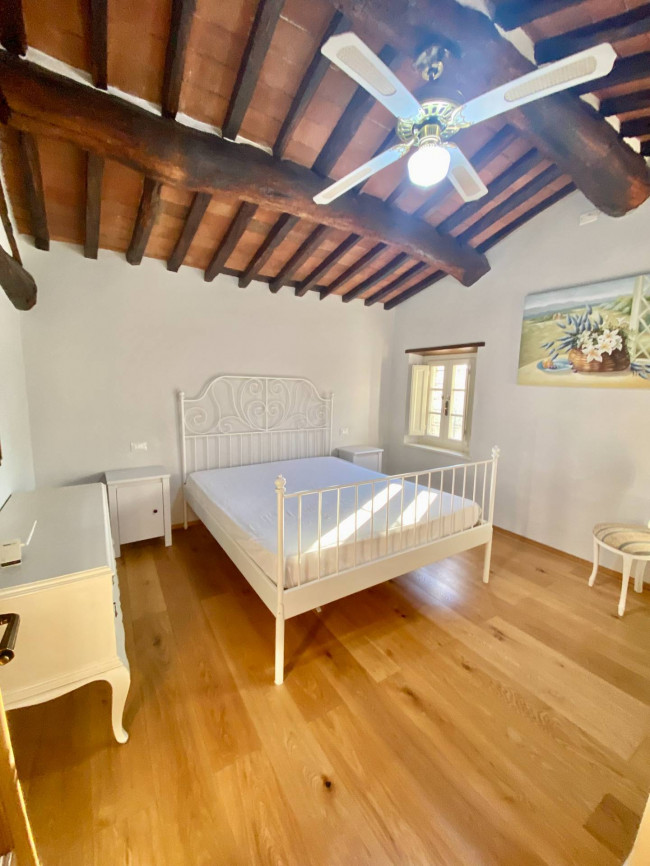 Bellissimo rustico in stile Toscano con parco piscina e suggestiva vista panoramica in vendita a Pescaglia