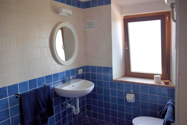 Casa colonica di ampia superficie in posizione dominante con vista panoramica in vendita a Marliana