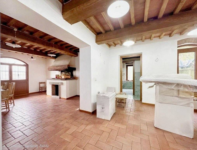 Casa colonica di ampia superficie in posizione dominante con vista panoramica in vendita a Marliana