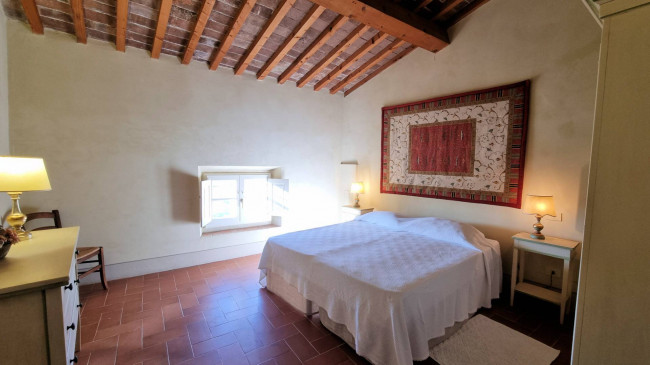 Appartamento al piano secondo di complesso residenziale con piscina in vendita a Terricciola