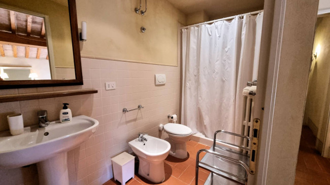 Appartamento al piano secondo di complesso residenziale con piscina in vendita a Terricciola