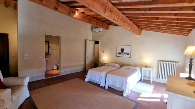 Appartamento al piano secondo di complesso residenziale con piscina in vendita a Terricciola