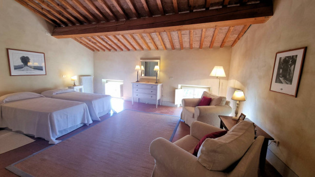 Appartamento al piano secondo di complesso residenziale con piscina in vendita a Terricciola