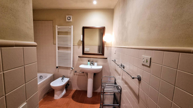 Appartamento al piano secondo di complesso residenziale con piscina in vendita a Terricciola