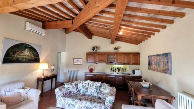 Appartamento al piano secondo di complesso residenziale con piscina in vendita a Terricciola
