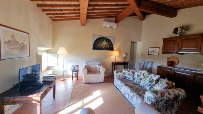 Appartamento al piano secondo di complesso residenziale con piscina in vendita a Terricciola
