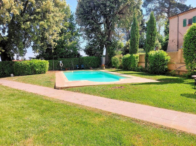 Appartamento al piano secondo di complesso residenziale con piscina in vendita a Terricciola