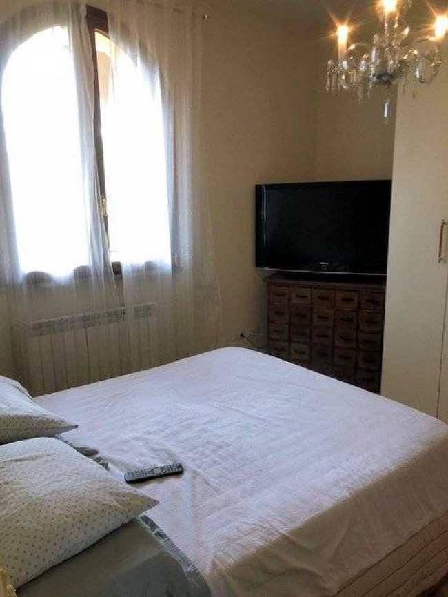 Villetta libera su quattro lati con giardino in vendita a Firenze