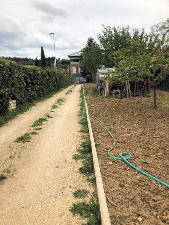Villetta libera su quattro lati con giardino in vendita a Firenze