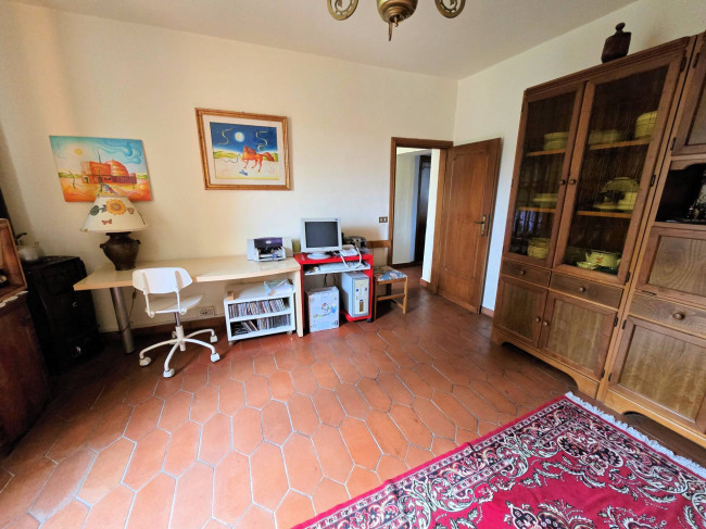 Podere in stile rustico Toscano con annessi e terreno in ottima posizione in vendita a Montecatini-Terme