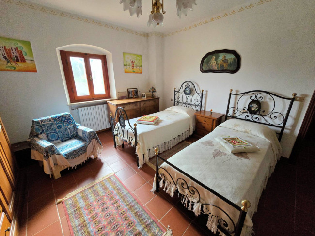 Podere in stile rustico Toscano con annessi e terreno in ottima posizione in vendita a Montecatini-Terme