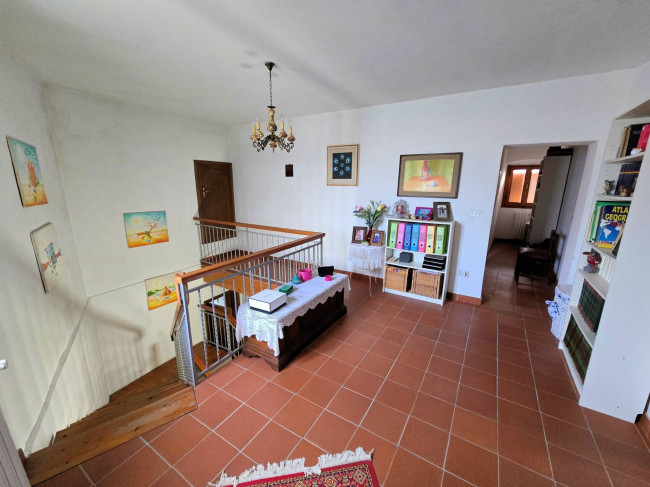 Podere in stile rustico Toscano con annessi e terreno in ottima posizione in vendita a Montecatini-Terme