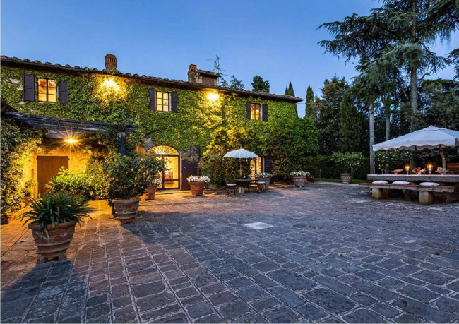 Compendio immobiliare di alto prestigio in vendita a Figline e Incisa Valdarno