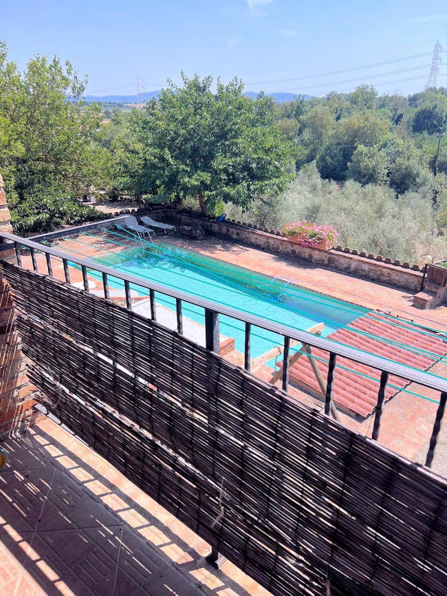 Casale in stile rustico Toscano con vista panoramica parco e piscina in vendita a Roccastrada
