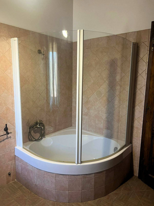 Casale in stile rustico Toscano con vista panoramica parco e piscina in vendita a Roccastrada