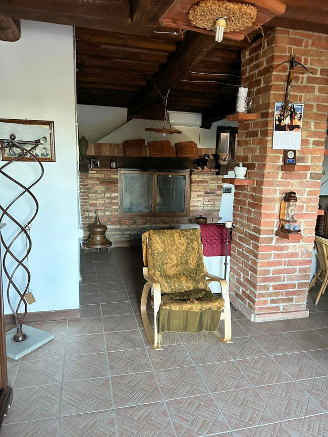 Casale in stile rustico Toscano con vista panoramica parco e piscina in vendita a Roccastrada