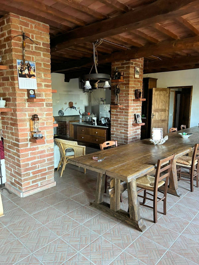 Casale in stile rustico Toscano con vista panoramica parco e piscina in vendita a Roccastrada