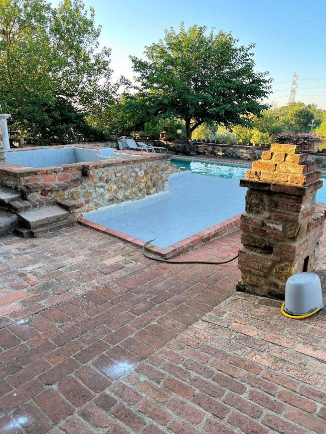 Casale in stile rustico Toscano con vista panoramica parco e piscina in vendita a Roccastrada