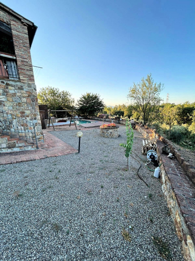 Casale in stile rustico Toscano con vista panoramica parco e piscina in vendita a Roccastrada