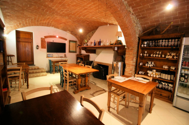 Agriturismo di ampia superficie con terreno piscina vicino al mare in vendita a Rosignano Marittimo