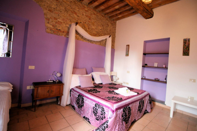 Agriturismo di ampia superficie con terreno piscina vicino al mare in vendita a Rosignano Marittimo