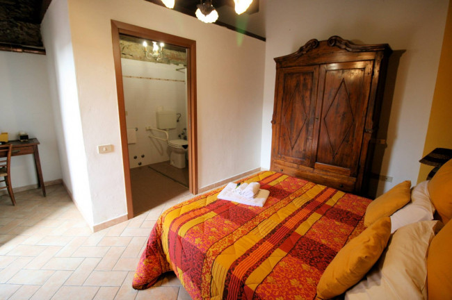 Agriturismo di ampia superficie con terreno piscina vicino al mare in vendita a Rosignano Marittimo