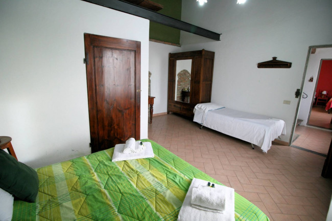 Agriturismo di ampia superficie con terreno piscina vicino al mare in vendita a Rosignano Marittimo