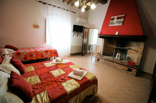 Agriturismo di ampia superficie con terreno piscina vicino al mare in vendita a Rosignano Marittimo