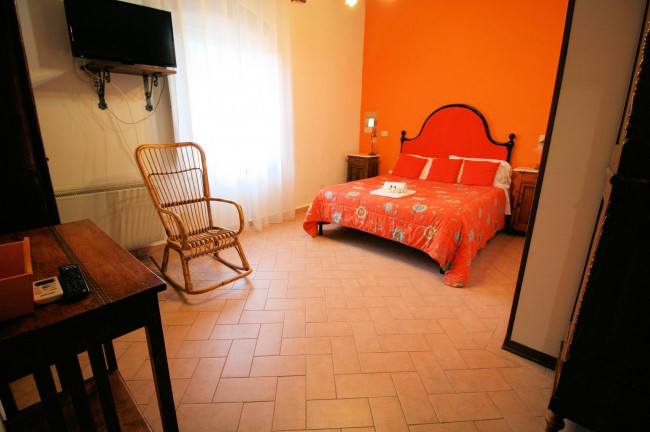 Agriturismo di ampia superficie con terreno piscina vicino al mare in vendita a Rosignano Marittimo