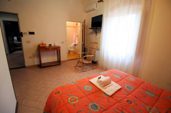 Agriturismo di ampia superficie con terreno piscina vicino al mare in vendita a Rosignano Marittimo