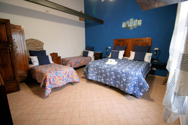Agriturismo di ampia superficie con terreno piscina vicino al mare in vendita a Rosignano Marittimo