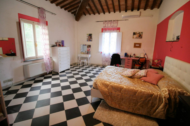 Agriturismo di ampia superficie con terreno piscina vicino al mare in vendita a Rosignano Marittimo