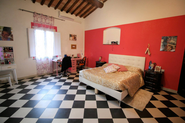 Agriturismo di ampia superficie con terreno piscina vicino al mare in vendita a Rosignano Marittimo