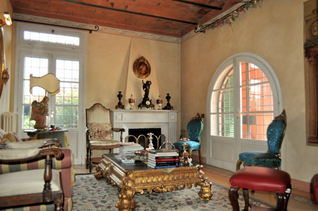 Villa storica di grandi dimensioni con parco e piscina in vendita a Pontedera